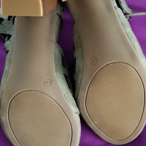 sandals - Picture 3 of 4